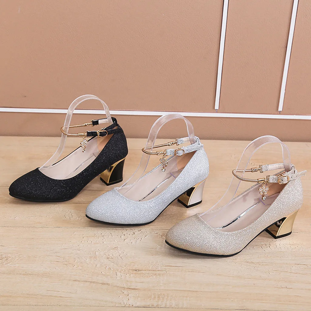 Women Heel Shoes Reflecting the Light with Shining Style
