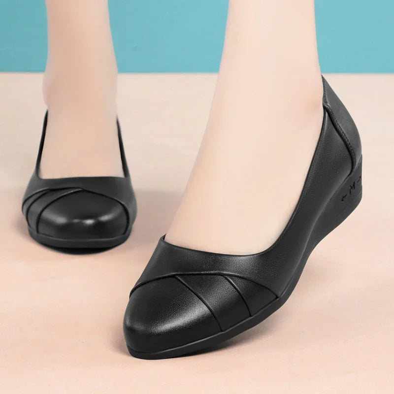 Women's Fashion Lightweight Wedge Heel Shoes – Comfortable Black Leather Flat Shoes for Spring & Autumn, Soft Bottom Casual Style