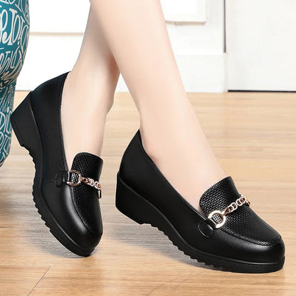 Fashion Retro Black Loafers for Women – Soft Leather Low Heel Wedge Shoes, Comfortable Office Footwear for Spring