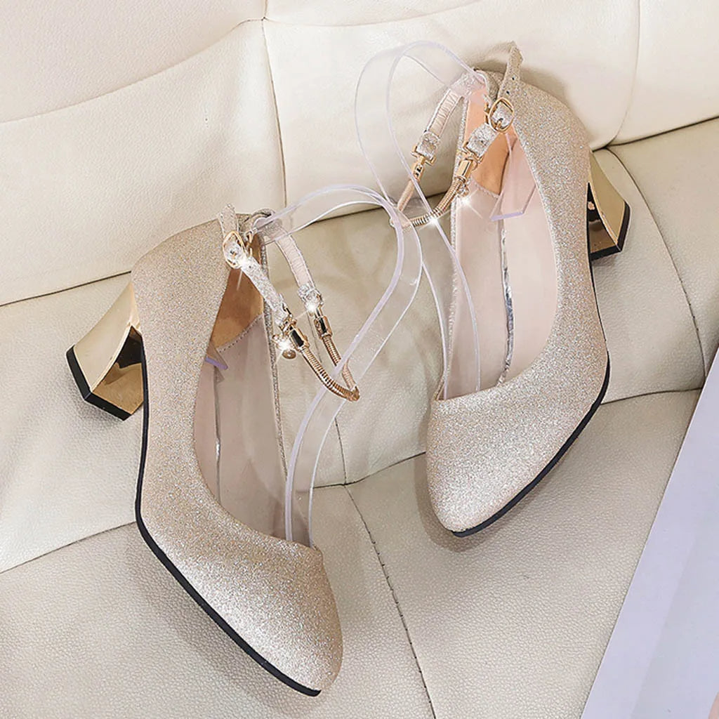 Women Heel Shoes Reflecting the Light with Shining Style