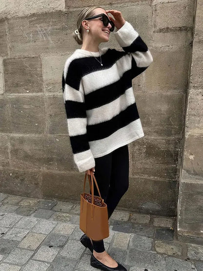 Casual O-Neck Black White Stripes Loose Sweaters